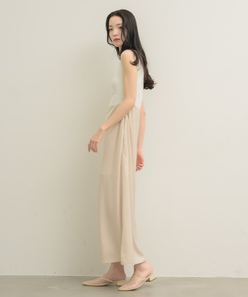 NEUNA（ヌナ）の「ポインテッドシアーミュール（パンプス・レディース・ブラック/アイボリー・MEDIUM/SMALL/LARGE）」の7枚目の写真