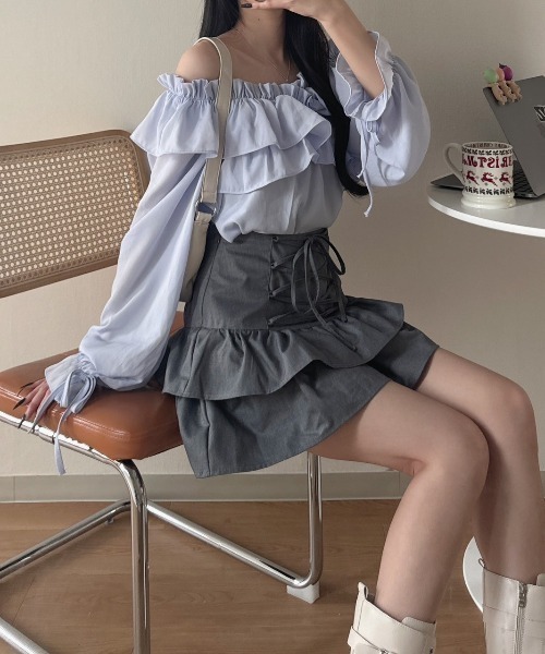 nemne store（ネンネストア）の「《Delfy》2wayオフショルカシュクールブラウス（シャツ/ブラウス・レディース・アイボリー/ブラック系/パープル系・フリー）」の3枚目の写真