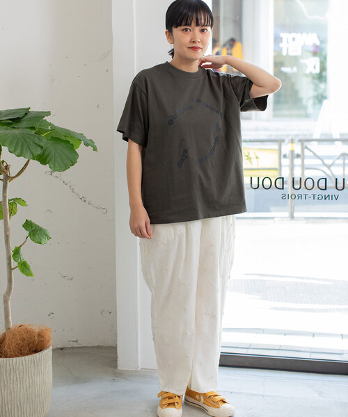 POU DOU DOU(プードゥドゥ)の「厚盛りプリントサークルロゴTシャツ(Tシャツ/カットソー・レディース・ダークグレー/アイボリー/グリーン・M)」の15枚目の写真