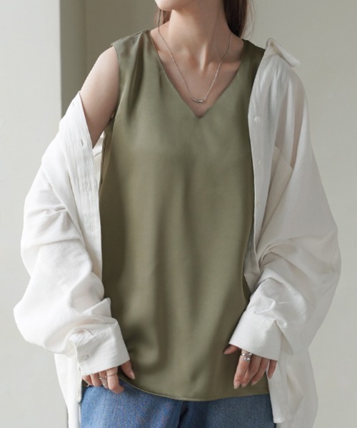 HUG.U(ハグユー)の「サテンライク カップ付きタンクトップ(タンクトップ・レディース・ブラック/オリーブ/ベージュ/ホワイト・L/M)」の4枚目の写真