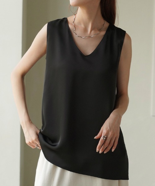 HUG.U(ハグユー)の「サテンライク カップ付きタンクトップ(タンクトップ・レディース・ブラック/オリーブ/ベージュ/ホワイト・L/M)」の15枚目の写真