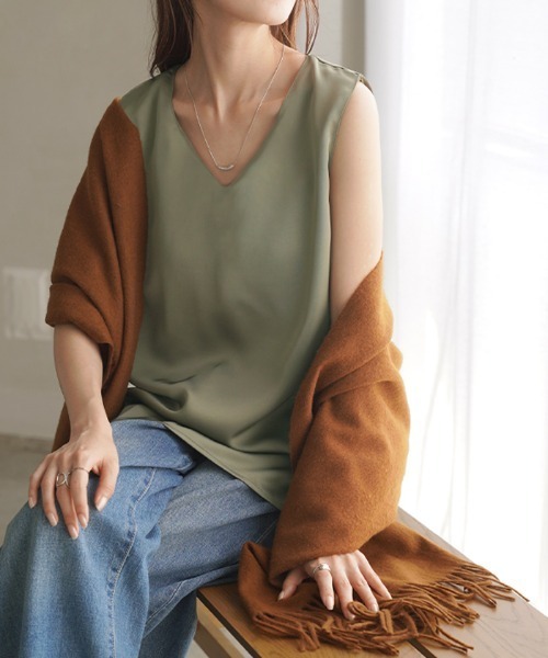 HUG.U(ハグユー)の「サテンライク カップ付きタンクトップ(タンクトップ・レディース・ブラック/オリーブ/ベージュ/ホワイト・L/M)」の12枚目の写真