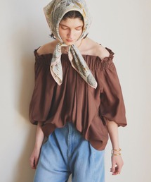 オフショルフリルブラウス