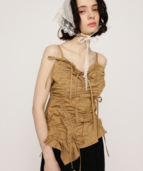 SLY（スライ）の「DRAWSTRING CAMI TOPS ドローストリング キャミ トップス 夏服（キャミソール・レディース・ベージュ/ブラック・FREE）」の2枚目の写真