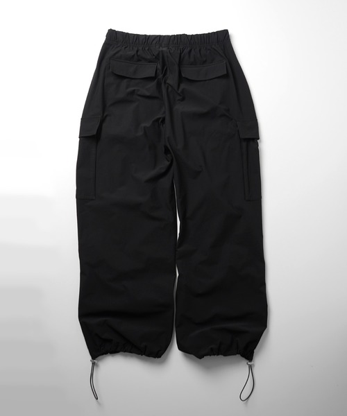 Confirm（コンファーム）の「ビッグポケット 裾ドロスト ワイドシルエット ポリメッシュカーゴパンツ（カーゴパンツ・メンズ・チャコールグレー/ブラック・L/M）」の11枚目の写真