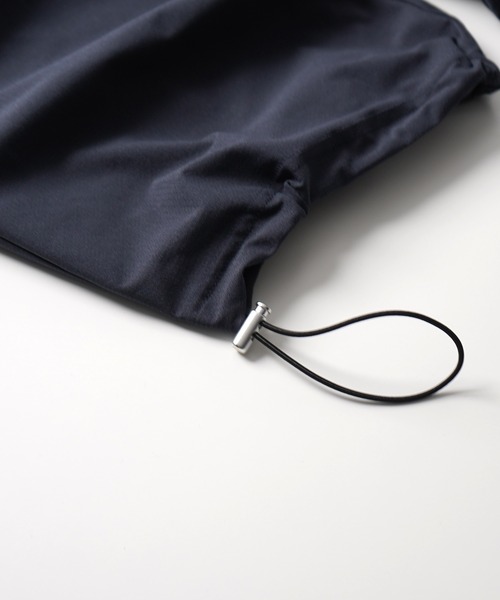 Confirm（コンファーム）の「ビッグポケット 裾ドロスト ワイドシルエット ポリメッシュカーゴパンツ（カーゴパンツ・メンズ・チャコールグレー/ブラック・L/M）」の6枚目の写真