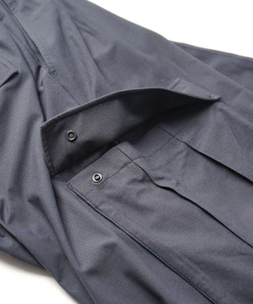 Confirm（コンファーム）の「ビッグポケット 裾ドロスト ワイドシルエット ポリメッシュカーゴパンツ（カーゴパンツ・メンズ・チャコールグレー/ブラック・L/M）」の7枚目の写真