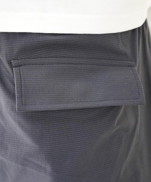 Confirm（コンファーム）の「ビッグポケット 裾ドロスト ワイドシルエット ポリメッシュカーゴパンツ（カーゴパンツ・メンズ・チャコールグレー/ブラック・L/M）」の21枚目の写真