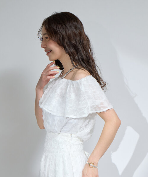 La boutique BonBon（ラブティックボンボン）の「【セットアップ可・最強愛され】カットジャガードフリルカラーブラウス（シャツ/ブラウス・レディース・ホワイト/ブラック・FREE）」の4枚目の写真