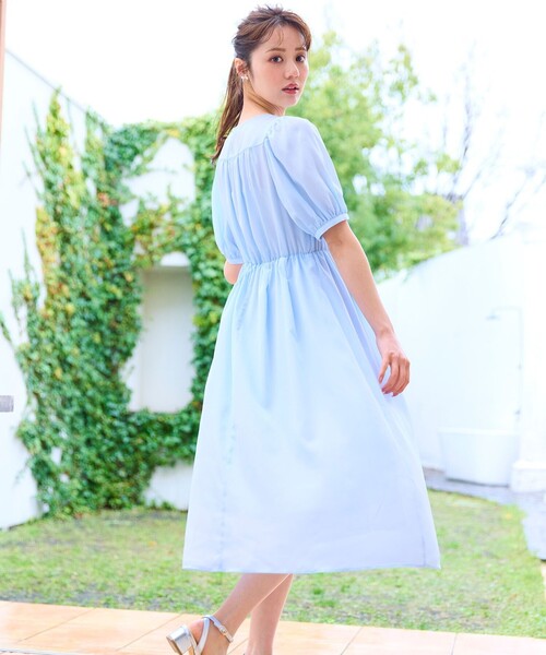 Feroux(フェルゥ)の「【洗える】ギャザーデザインパフスリーブワンピース(ワンピース・レディース・ブラック系1/スカイブルー系/ピンク系・F)」の6枚目の写真