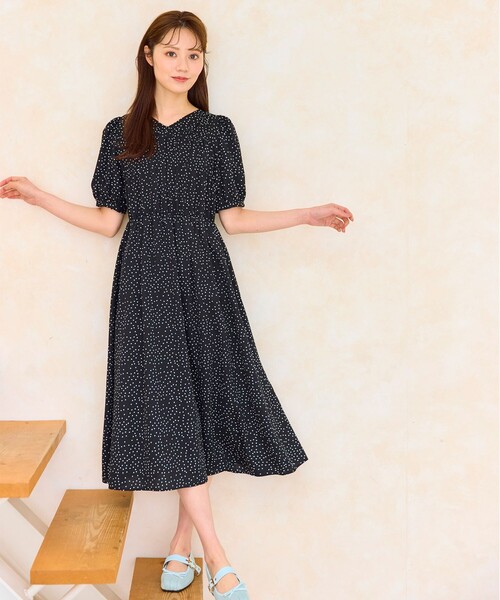 Feroux(フェルゥ)の「【洗える】ギャザーデザインパフスリーブワンピース(ワンピース・レディース・ブラック系1/スカイブルー系/ピンク系・F)」の10枚目の写真