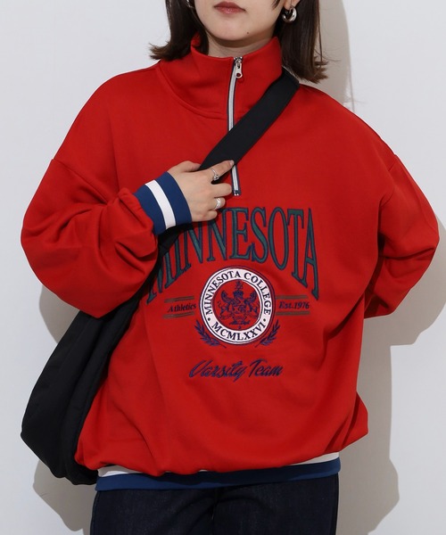 spiritoso(スピリトーゾ)の「spiritoso MINNESOTAハーフジップビッグスウェットトレーナー(スウェット・レディース・スミクロ/レッド/アッシュ・F)」の1枚目の写真