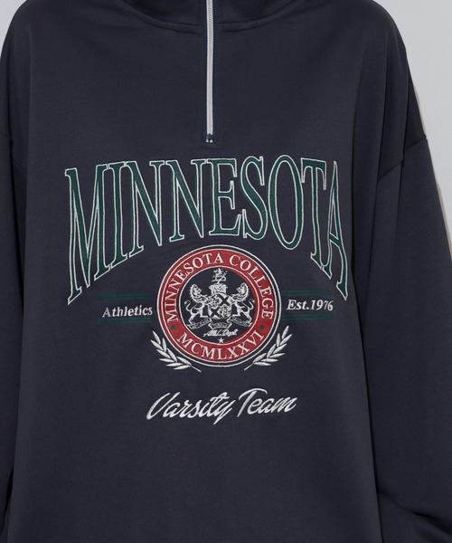 spiritoso(スピリトーゾ)の「spiritoso MINNESOTAハーフジップビッグスウェットトレーナー(スウェット・レディース・スミクロ/レッド/アッシュ・F)」の7枚目の写真