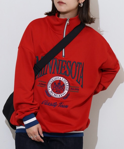 spiritoso(スピリトーゾ)の「spiritoso MINNESOTAハーフジップビッグスウェットトレーナー(スウェット・レディース・スミクロ/レッド/アッシュ・F)」の19枚目の写真