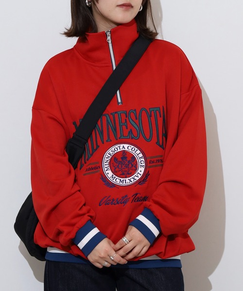 spiritoso(スピリトーゾ)の「spiritoso MINNESOTAハーフジップビッグスウェットトレーナー(スウェット・レディース・スミクロ/レッド/アッシュ・F)」の21枚目の写真