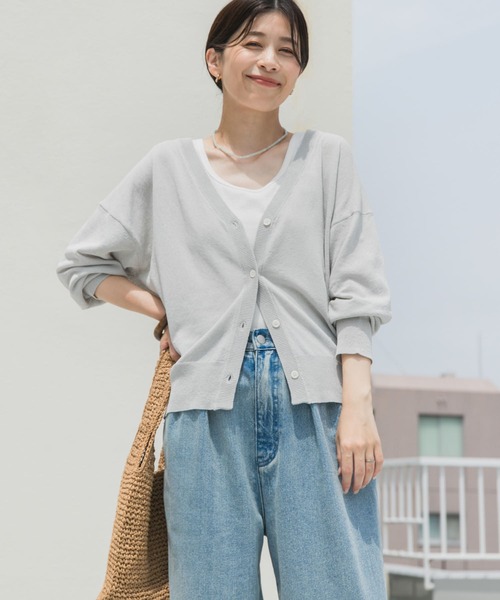 URBAN RESEARCH DOORS（アーバンリサーチドアーズ）の「『UR TECH ひやサラクール』リネン混Vネックショートカーディガン（カーディガン/ボレロ・レディース・ブルー/ライトグレー/ブラック・MEDIUM）」の15枚目の写真
