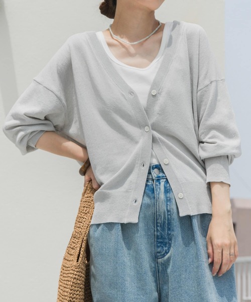 URBAN RESEARCH DOORS（アーバンリサーチドアーズ）の「『UR TECH ひやサラクール』リネン混Vネックショートカーディガン（カーディガン/ボレロ・レディース・ブルー/ライトグレー/ブラック・MEDIUM）」の19枚目の写真