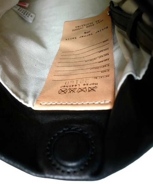 Butler Verner Sails（バトラーヴァーナーセイルス）の「Butler Verner Sails 隠しﾏｸﾞﾈｯﾄ馬革ｼﾝﾌﾟﾙｼｮﾙﾀﾞｰ（ショルダーバッグ・メンズ・ブラック/キャメル・FREE）」の7枚目の写真