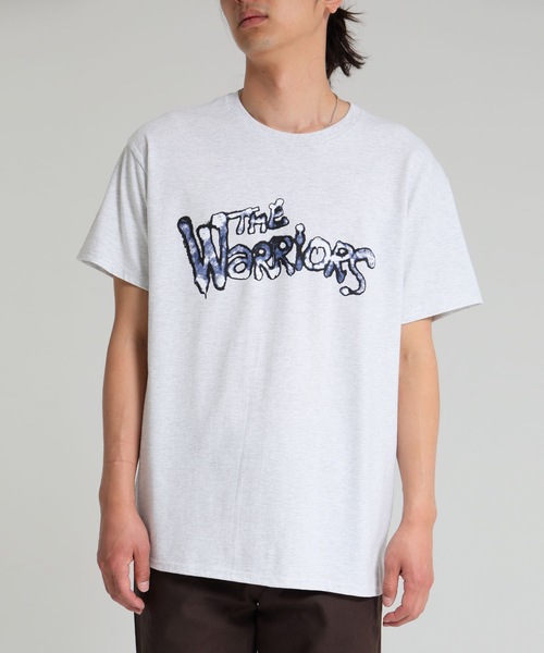 DELUXE(デラックス)の「DELUXE x THE Warriors LOGO TEE(Tシャツ/カットソー・メンズ・グレー/ブラック/ホワイト・X-LARGE/LARGE)」の3枚目の写真