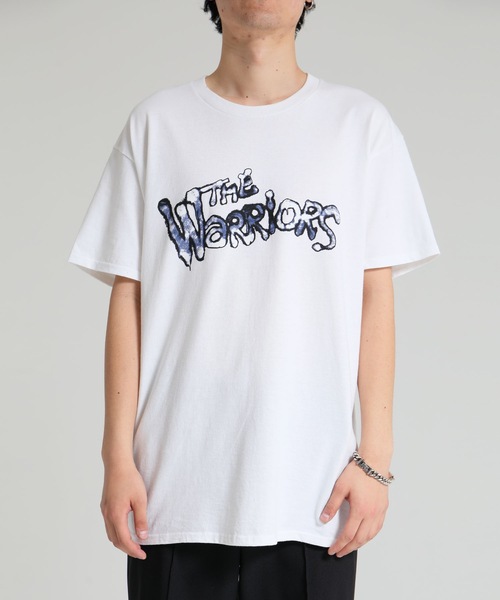 DELUXE(デラックス)の「DELUXE x THE Warriors LOGO TEE(Tシャツ/カットソー・メンズ・グレー/ブラック/ホワイト・X-LARGE/LARGE)」の1枚目の写真