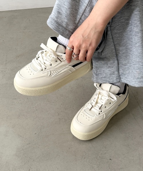 CLEA(クレア)の「厚底ラインローカットスニーカー(スニーカー・レディース・ネイビー/ホワイト・23.5cm/24.5cm)」の4枚目の写真