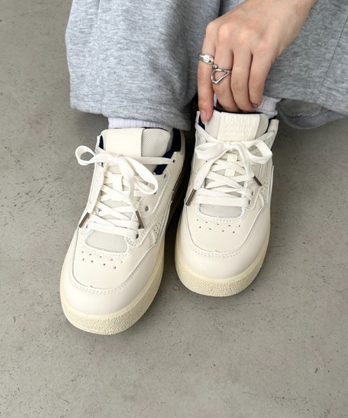 CLEA(クレア)の「厚底ラインローカットスニーカー(スニーカー・レディース・ネイビー/ホワイト・23.5cm/24.5cm)」の5枚目の写真