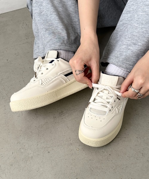 CLEA(クレア)の「厚底ラインローカットスニーカー(スニーカー・レディース・ネイビー/ホワイト・23.5cm/24.5cm)」の6枚目の写真