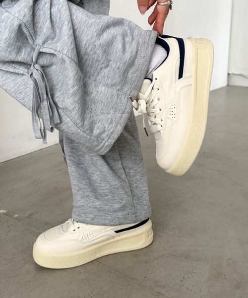 CLEA(クレア)の「厚底ラインローカットスニーカー(スニーカー・レディース・ネイビー/ホワイト・23.5cm/24.5cm)」の7枚目の写真
