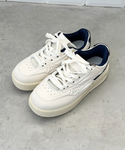 CLEA(クレア)の「厚底ラインローカットスニーカー(スニーカー・レディース・ネイビー/ホワイト・23.5cm/24.5cm)」の14枚目の写真