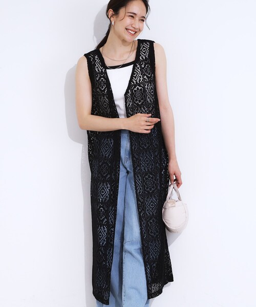 SHOO・LA・RUE（シューラルー）の「【S-LL】羽織るだけでサマ見え レース風の柄が華やかなロングジレ（ベスト・レディース・アイボリー/ブラック・01/02/03/04）」の2枚目の写真