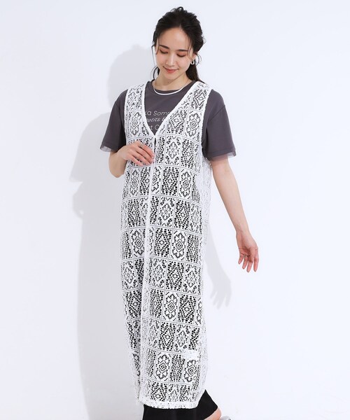 SHOO・LA・RUE（シューラルー）の「【S-LL】羽織るだけでサマ見え レース風の柄が華やかなロングジレ（ベスト・レディース・アイボリー/ブラック・01/02/03/04）」の17枚目の写真