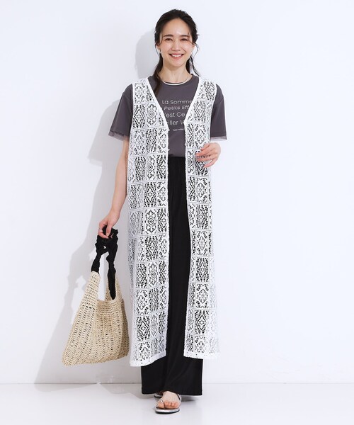 SHOO・LA・RUE（シューラルー）の「【S-LL】羽織るだけでサマ見え レース風の柄が華やかなロングジレ（ベスト・レディース・アイボリー/ブラック・01/02/03/04）」の4枚目の写真