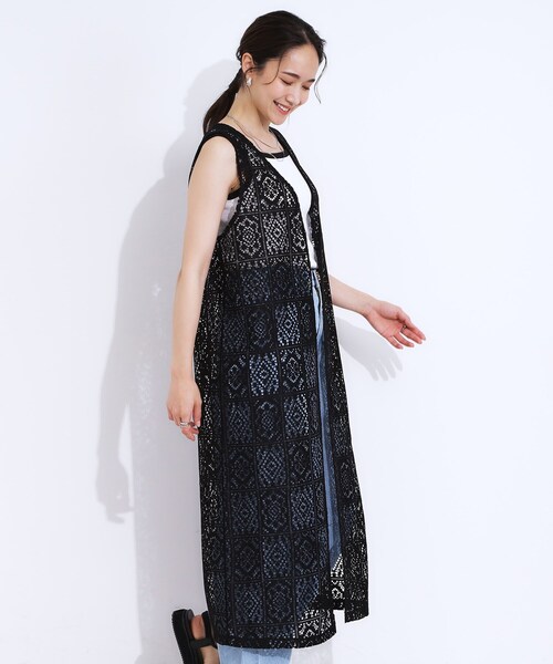 SHOO・LA・RUE（シューラルー）の「【S-LL】羽織るだけでサマ見え レース風の柄が華やかなロングジレ（ベスト・レディース・アイボリー/ブラック・01/02/03/04）」の7枚目の写真