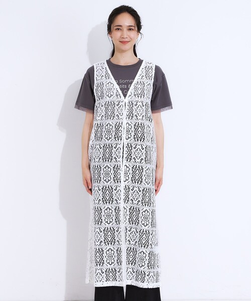 SHOO・LA・RUE（シューラルー）の「【S-LL】羽織るだけでサマ見え レース風の柄が華やかなロングジレ（ベスト・レディース・アイボリー/ブラック・01/02/03/04）」の10枚目の写真