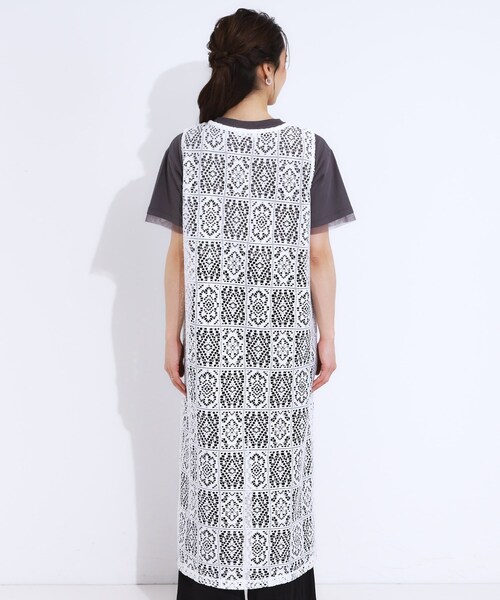 SHOO・LA・RUE（シューラルー）の「【S-LL】羽織るだけでサマ見え レース風の柄が華やかなロングジレ（ベスト・レディース・アイボリー/ブラック・01/02/03/04）」の12枚目の写真