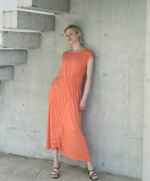 Muel Chic(ミュエルシック)の「Arbon onepiece アーボンワンピース(ワンピース・レディース・ブラック/オレンジ/ホワイト・MEDIUM/SMALL)」の3枚目の写真