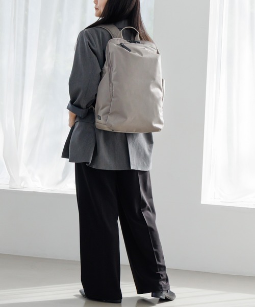 荷 ルフィラ B4サイズ収納 15.6インチPC収納 18L 520g 軽量 ボトル