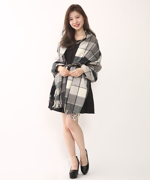one after another NICE CLAUP（ワンアフターアナザーナイスクラップ）の「【mer1月号掲載 ナイスクラップ】チェック柄ストール（ストール/ショール・レディース・グレー/レッド/ネイビー・FREE）」の7枚目の写真