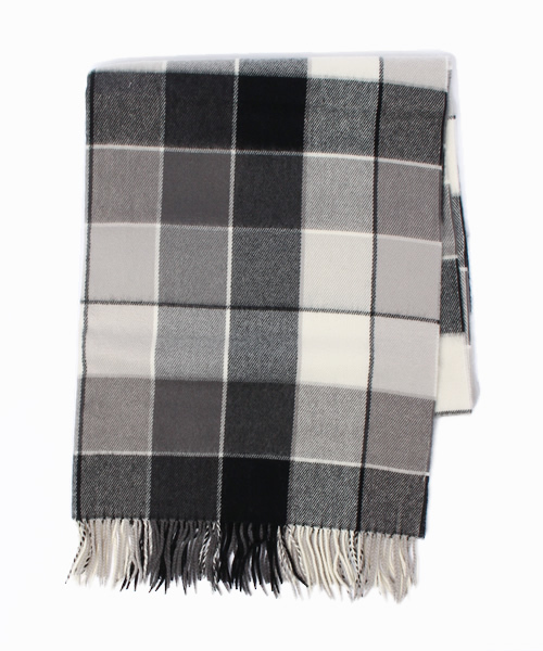 one after another NICE CLAUP（ワンアフターアナザーナイスクラップ）の「【mer1月号掲載 ナイスクラップ】チェック柄ストール（ストール/ショール・レディース・グレー/レッド/ネイビー・FREE）」の8枚目の写真