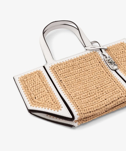 MICHAEL KORS（マイケルコース）の「JORDI ハンドクロシェ & レザー トート スモール（トートバッグ・レディース・ベージュ系その他・FREE）」の2枚目の写真