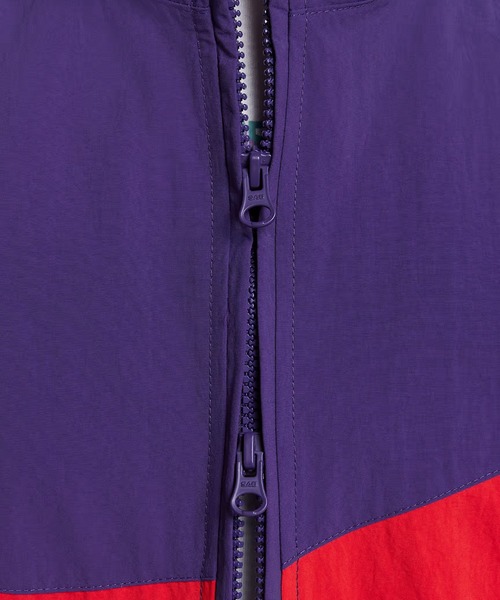 NIKE(ナイキ)の「NIKE/ナイキ トラックジャケット HV4108-010/HV4108-547(ナイロンジャケット・レディース・パープル/ブラック×ホワイト・L/M)」の11枚目の写真