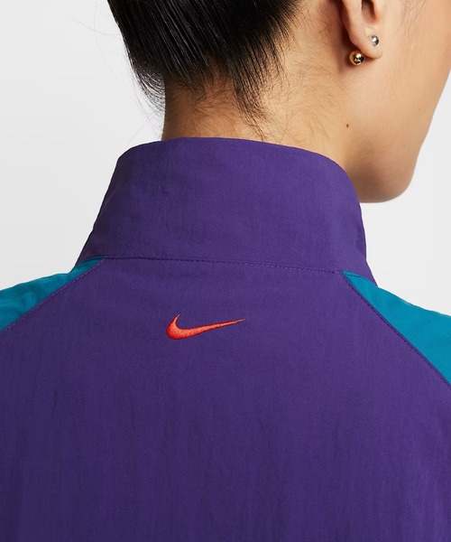 NIKE(ナイキ)の「NIKE/ナイキ トラックジャケット HV4108-010/HV4108-547(ナイロンジャケット・レディース・パープル/ブラック×ホワイト・L/M)」の10枚目の写真