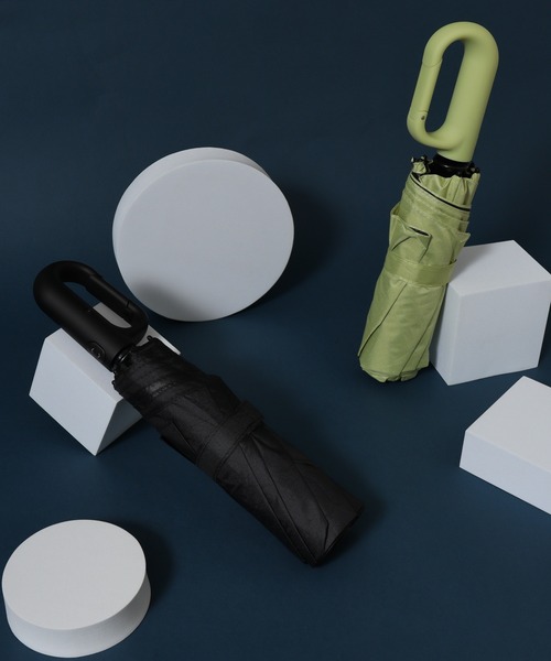 FUNALIVE（ファンアライブ）の「ワンプッシュ開閉 完全遮光 カラビナハンドル 折り畳み傘 日傘 /ユニセックス 晴雨兼用 UVカット 軽量 コンパクト（折りたたみ傘・メンズ・グレー/ライトブルー/ライトグリーン/クリーム/ブラック・F）」の2枚目の写真