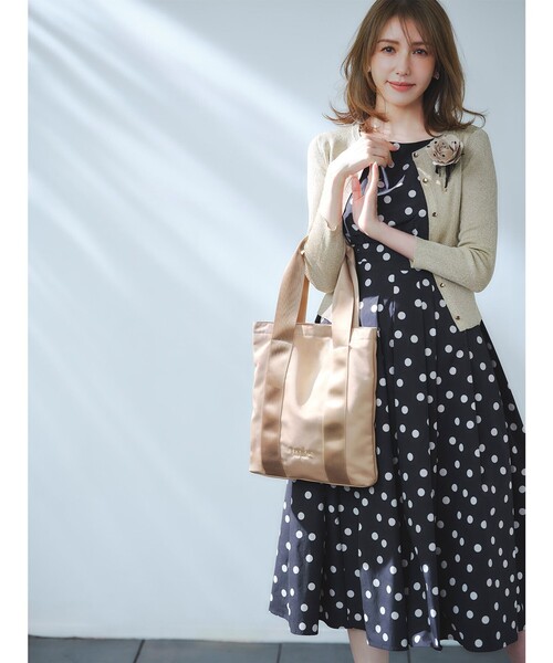 TOCCA(トッカ)の「SPARKLE TOUCH KNIT カーディガン(カーディガン/ボレロ・レディース・ブラック系/ゴールド系・SMALL/MEDIUM)」の11枚目の写真