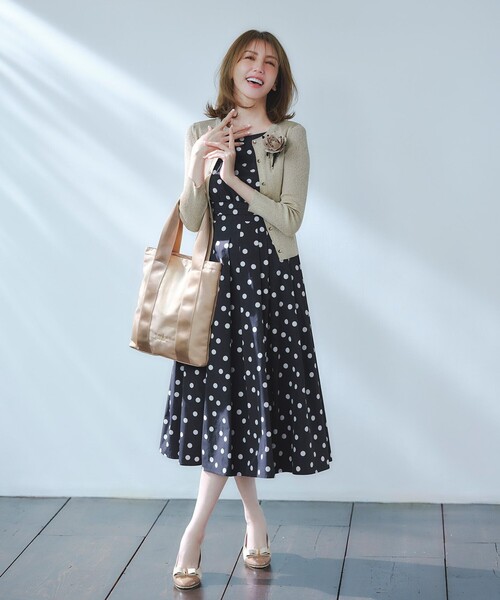 TOCCA(トッカ)の「SPARKLE TOUCH KNIT カーディガン(カーディガン/ボレロ・レディース・ブラック系/ゴールド系・SMALL/MEDIUM)」の12枚目の写真