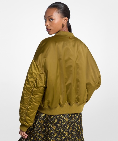 MICHAEL KORS(マイケルコース)の「サテンシーレ ボンバージャケット(ブルゾン・レディース・グリーン系・XS/XXS/S)」の2枚目の写真