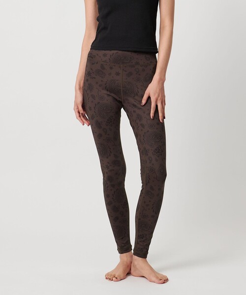 TO UNITED ARROWS（トゥーユナイテッドアローズ）の「＜TO UNITED ARROWS＞CLOUD バンダナプリント レギンス（レギンス/スパッツ・レディース・ダークブラウン/ネイビー・M/S）」の3枚目の写真