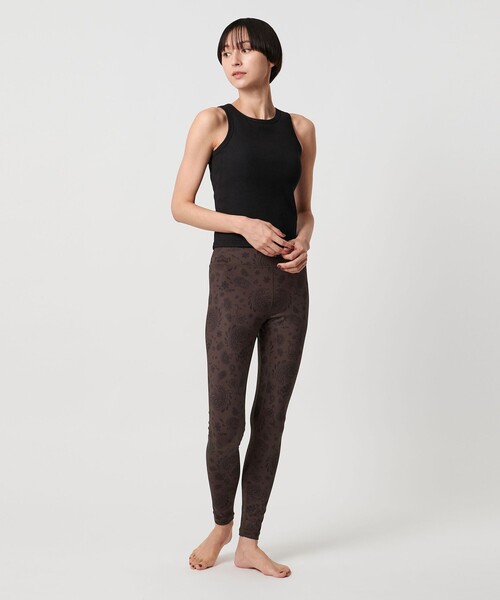 TO UNITED ARROWS（トゥーユナイテッドアローズ）の「＜TO UNITED ARROWS＞CLOUD バンダナプリント レギンス（レギンス/スパッツ・レディース・ダークブラウン/ネイビー・M/S）」の5枚目の写真