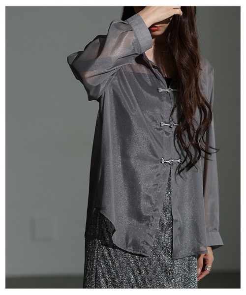 Sawa a la mode（サワアラモード）の「チャイナボタン風シアーシャツ（シャツ/ブラウス・レディース・グレー・FREE）」の4枚目の写真