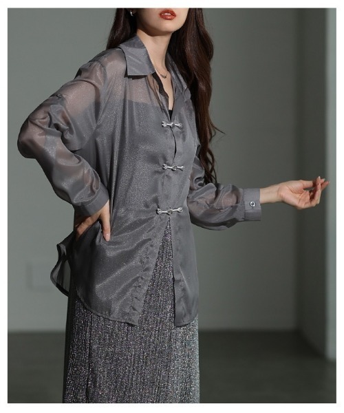 Sawa a la mode（サワアラモード）の「チャイナボタン風シアーシャツ（シャツ/ブラウス・レディース・グレー・FREE）」の12枚目の写真